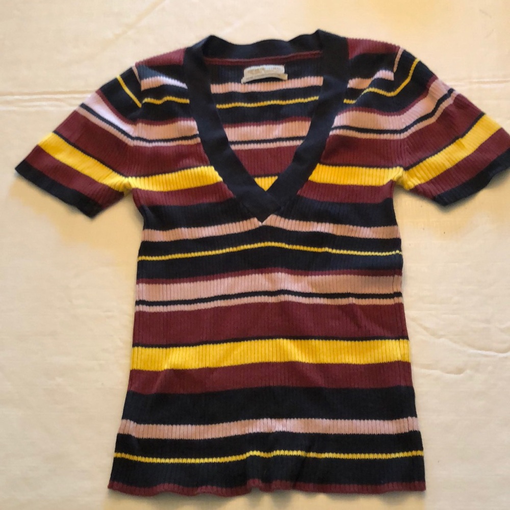 UO v-neck short sleeves knit top NWOT